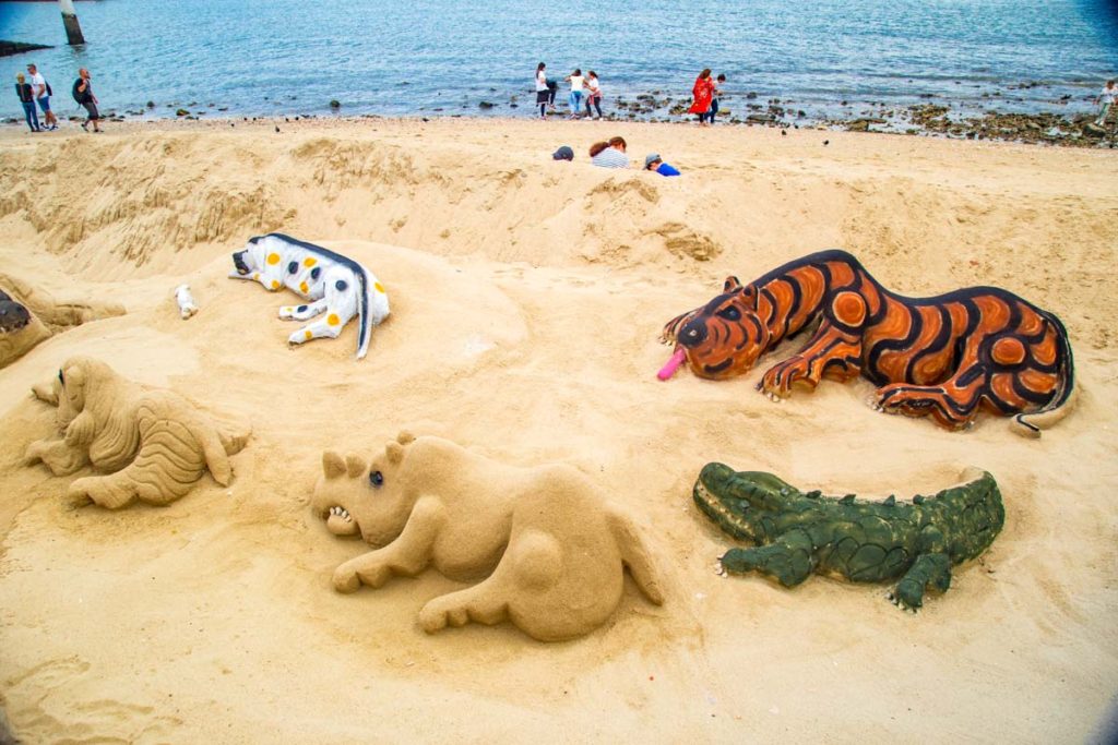 Sand art along the water front of Tagus River